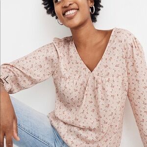 𝅺MADEWELL satin puff sleeve V neck top. Size S